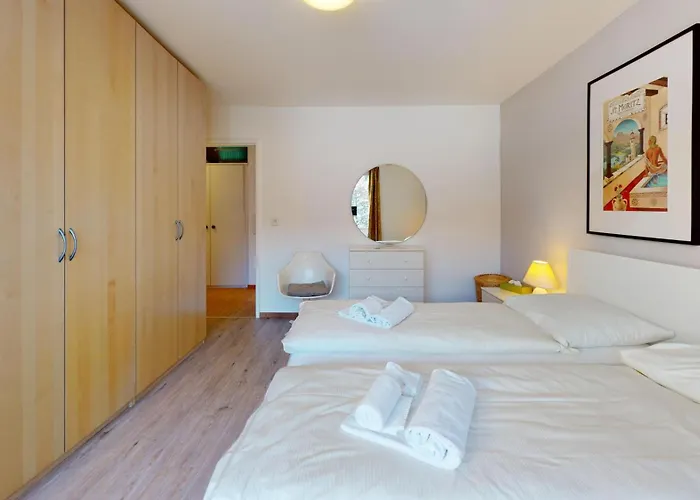 Apartment Skyline 307 *